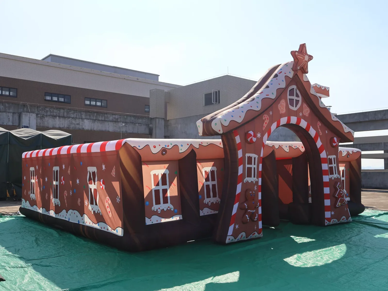 Air Science 8x8x2m Gingerbread Christmas Inflatable Maze - product view 1