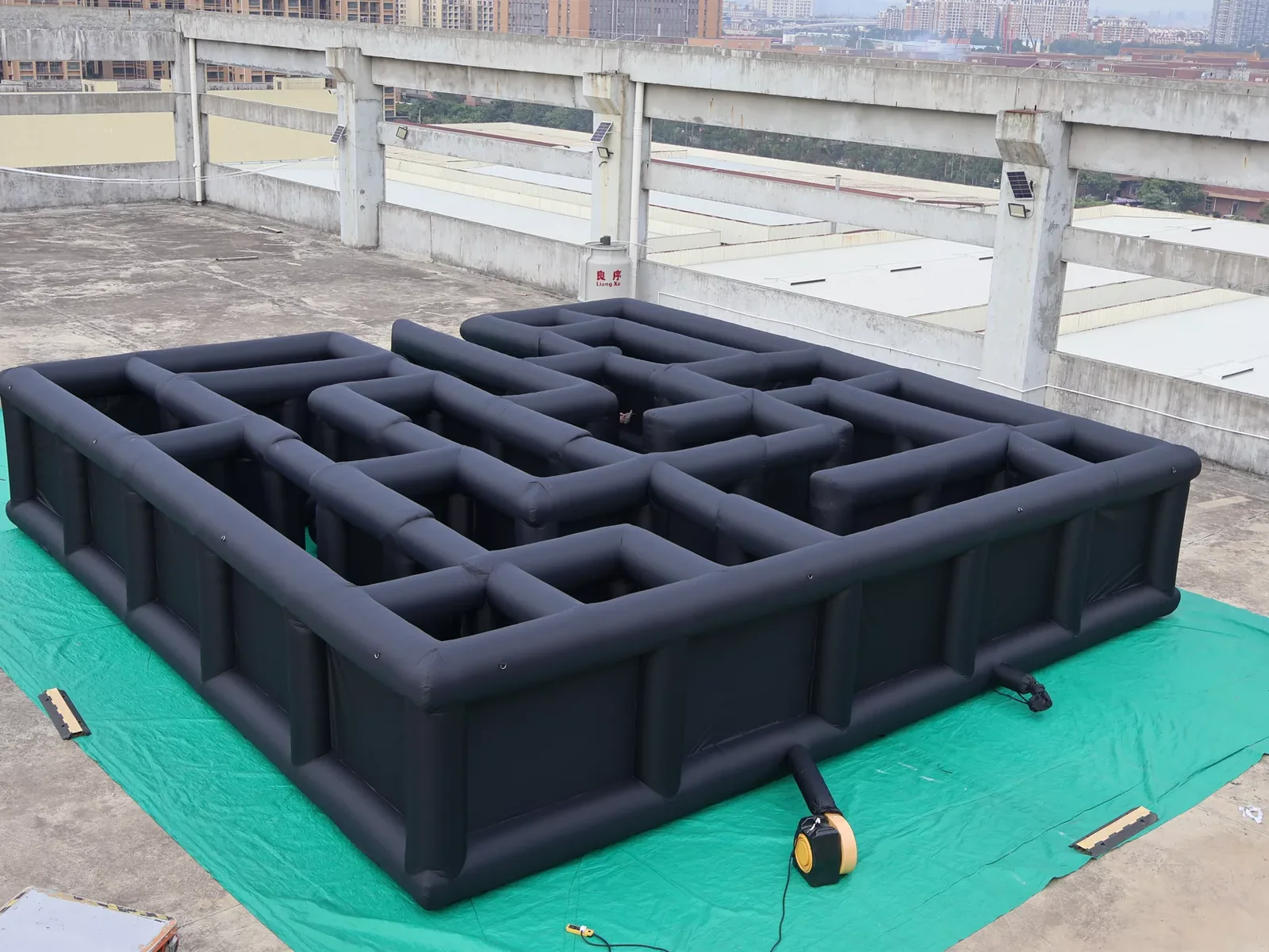 Air Science 10x10x2m Plain Black Open-Top Inflatable Maze - product view 1